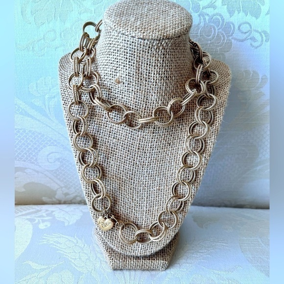 Betsey Johnson gold chain. - Picture 3 of 6